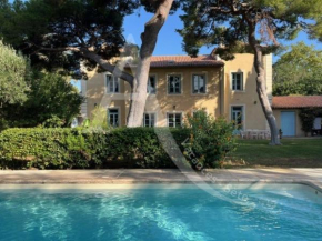 Maison de maitre capacite 10 personnes avec piscine, wifi et stationnement